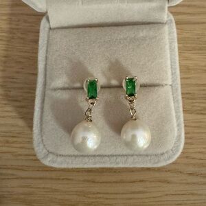 Pearl earrings, white and green